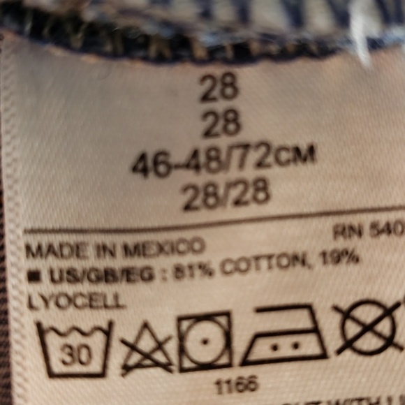 Gap  1969 shorts. - Picture 5 of 5